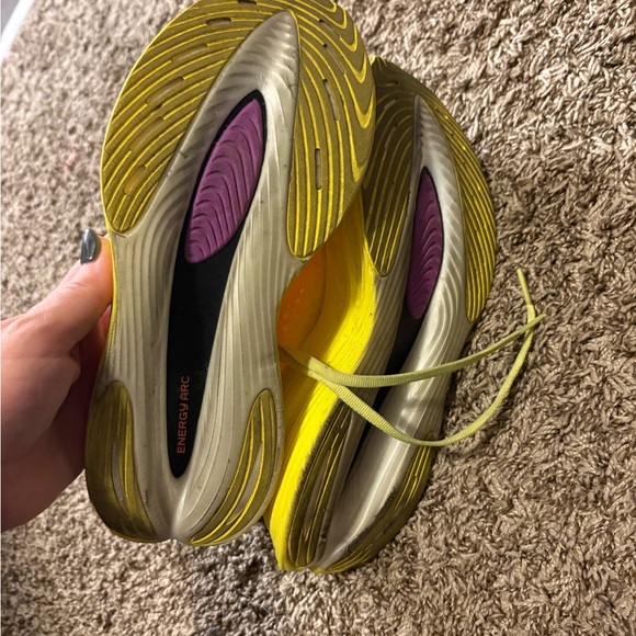 New Balance Fuel Cell Carbon Plated Running shoe size 9 - Picture 3 of 4